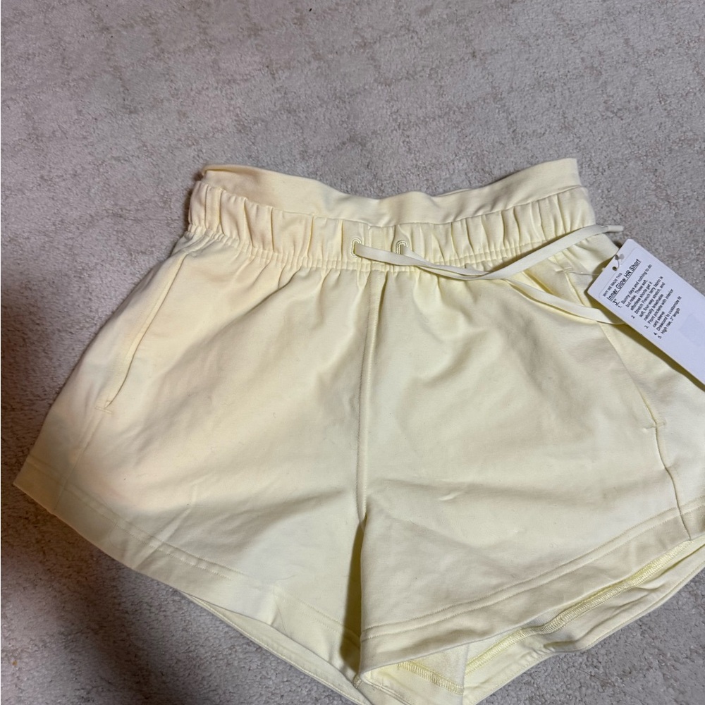 Lululemon Athletica Light Yellow Inner Glow HR Shorts 3” NEW - Picture 4 of 5